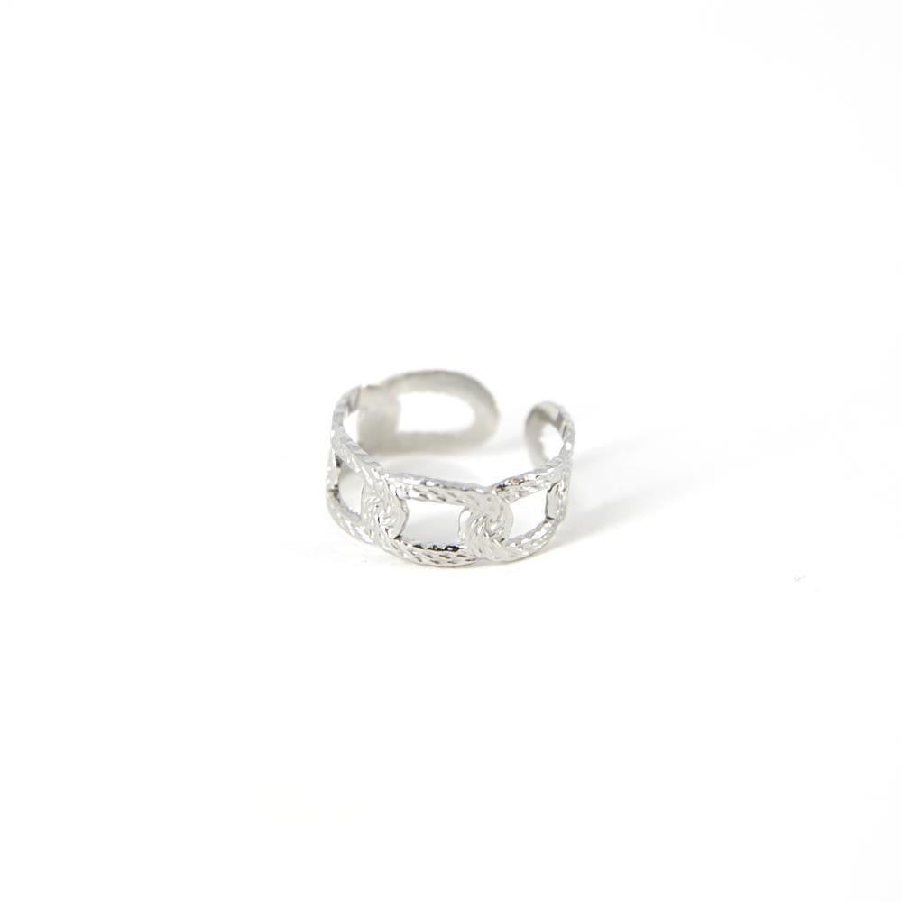 Ada-womens-adjustable-ring-large-interlocking-chunky-chain-detail-silver-jewellery